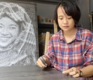 Hanoi artists paint with thread, color with nails