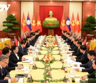 Vietnamese and Laotian leaders meet, pledge to strengthen bilateral ties