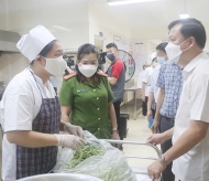 Hanoi protects students from toxic food at school gates