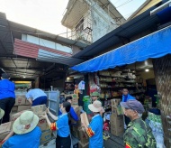 Quoc Oai  helps Phu market vendors move to temporary location