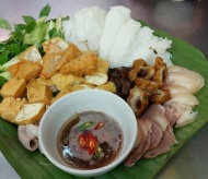 Nostalgia for rice noodles with fried tofu from Hanoi's Old Quarter