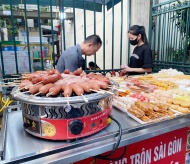 Heavy fines for unhygienic street vendors in Hanoi