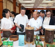 Hanoi supports farmers' end-of-year agricultural sales  