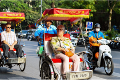 Lunar New Year tourism boom sets new records