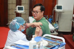 Hanoi sees no community outbreaks as covid-19 cases drop, thanks to vaccination efforts