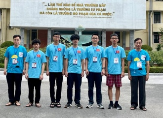 Hanoian students bag gold medals at International Physics Olympiad 2021