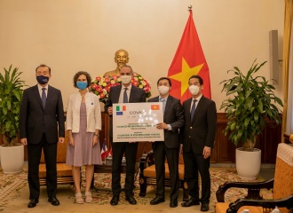 Vietnam receives 1.5 million Covid-19 vaccine doses from France, Italy