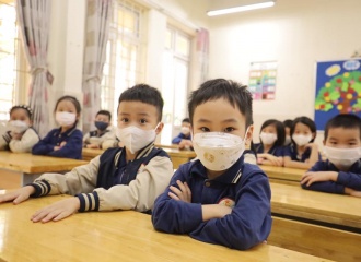 Hanoi welcomes grade 1-6 students back to school amid tight medical control