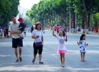 Hanoi bans pets and disturbance noises in walking space 