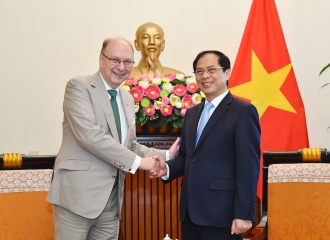 Vietnam seeks Sweden expertise in digital transformation, climate adaptation   