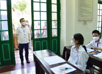 Hanoi students enter high-school entrance exam