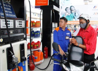 Vietnam petrol prices set new record at US$1.42 per liter