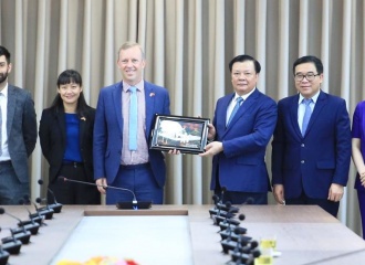 Hanoi eyes cooperation with UK to develop clean energy