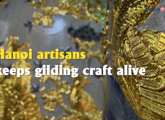 Hanoi's artisans keep gilding craft alive 