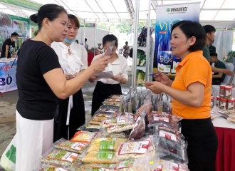 Fair linking farm producers to market opens in Hanoi