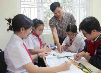 Hanoi teacher inspires students in math study learning