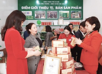 Hanoi consumers enjoy shopping at outskirts’ OCOP showrooms  