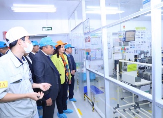 Hanoi mayor visits Meiko Electronics Vietnam