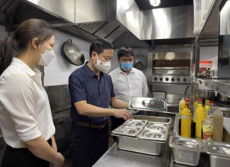 Hanoi tightens food safety management after Tet