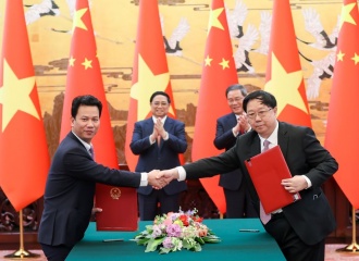 Vietnam, China sign agreements in PM meeting in Beijing 