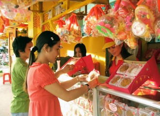 Mooncake market: Vast selection, low sales