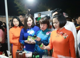 Long Bien District trade fair underway in Hanoi