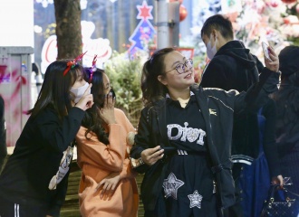 Hanoi embraces Christmas with unity and love