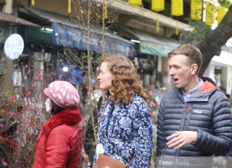 Hanoi to set up 83 spring flower markets in  run-up to Tet