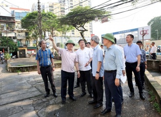 Hanoi district governments urge new plans for old apartment blocks