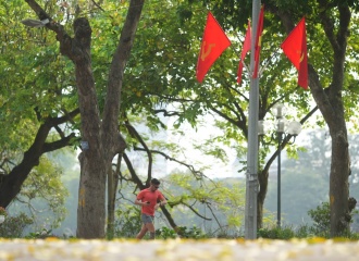 Hanoi's iconic lake is so peaceful!