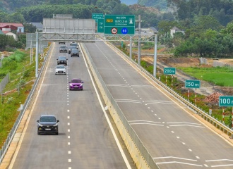 PM urges completion of 3,000 km of expressway in 2025