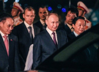 Russian President Vladimir Putin arrives in Hanoi