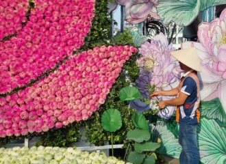 Unique lotus flower art on display in Hanoi