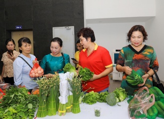 Hanoi promotes women's role in safe agri-food trade