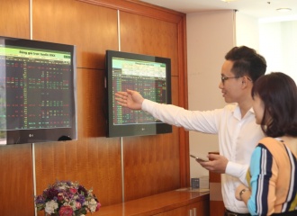 Vietnam’s stock market set for strong year-end growth  