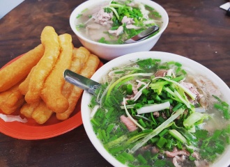 Hanoi's pho bo in top 10 Vietnamese specialties 