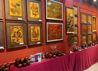 Lacquer painting exhibition now underway in Hanoi