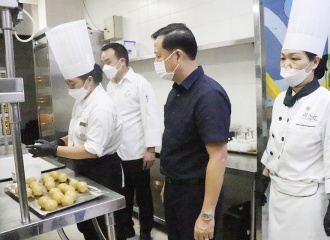 Mooncake food safety rules enforced in Hanoi