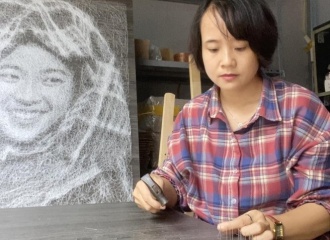 Hanoi artists paint with thread, color with nails