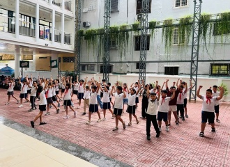 Hanoi schooling guaranteed despite heavy rains, floods