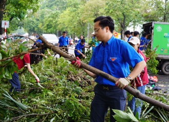 Blue shirts, green streets: Youth unite to restore Hanoi's greenery