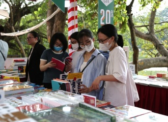 Over 16,000 books donated to Hanoi students affected by natural disasters