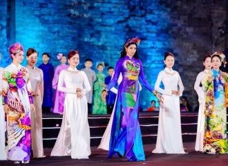 Ambassadors' spouses perform ao dai parade at Thang Long Imperial Citadel