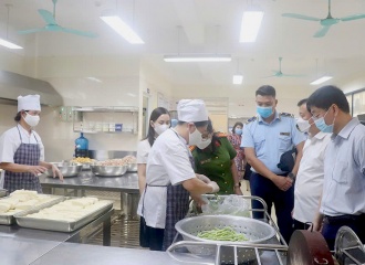 Hanoi health experts warn of risk of cross-contamination through food waste