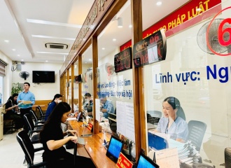 Hanoi addresses administrative challenges through dialogues