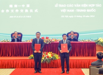 Vietnam, China inks 10 agreements to foster relations