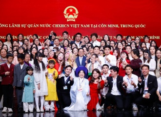 Prime Minister urged Vietnamese expats to foster ties with China