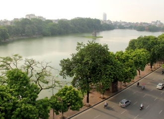 Hanoi plans to restrict polluting vehicles around Hoan Kiem Lake