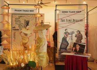 Fashion show hits Trang Tien runway