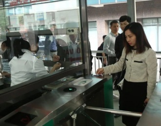 Hanoi pioneers in using interoperable smart cards for public transport